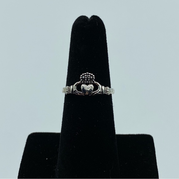 Silver Buffy The Vampire Slayer Irish Claddagh Loyalty Love Ring - Picture 2 of 7